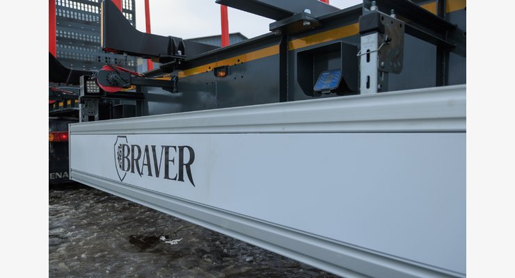 Полуприцеп-сортиментовоз BRAVER BC-310D — боковой борт с логотипом BRAVER